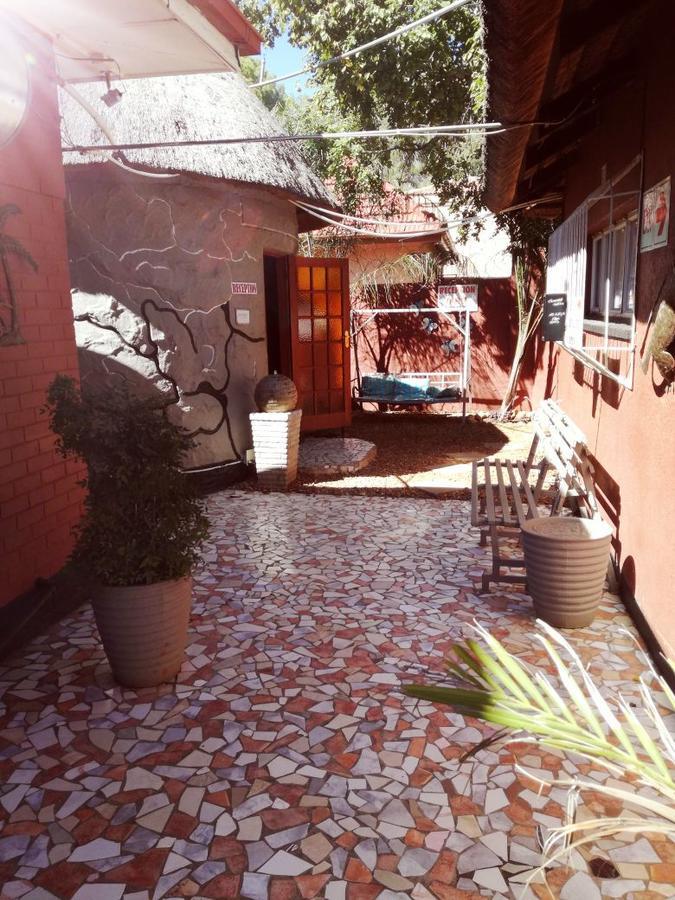 Larona Inn Mafikeng Exterior foto